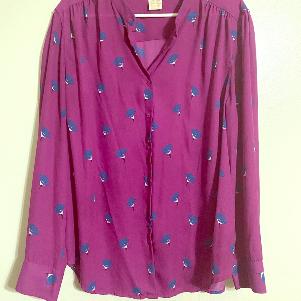 Women’s button up blouse